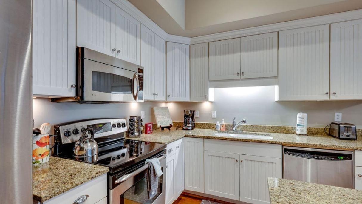 201 York #3 - Homey Downtown 2 Bedroom Steps From The River サバンナ エクステリア 写真