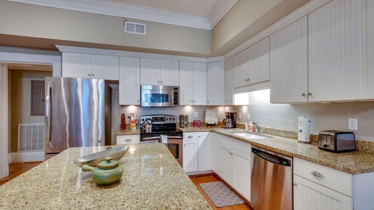 201 York #3 - Homey Downtown 2 Bedroom Steps From The River サバンナ エクステリア 写真